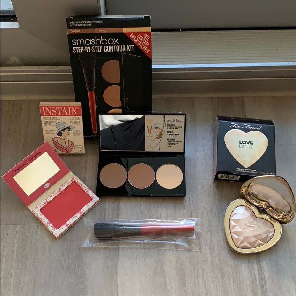 Brand new makeup bundle!!